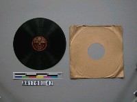 藏品(銃後の妻、戰果はラジオで唱片)的圖片